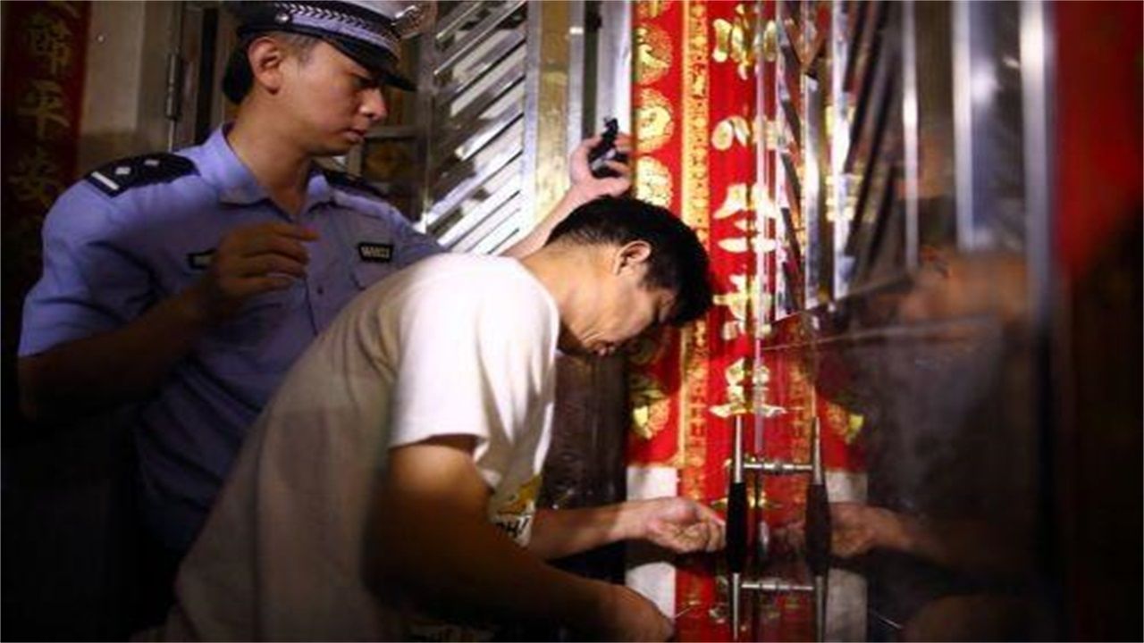 衡水请开锁师傅开了锁后，师傅为什么一般都不进门，就算主人请也不进去？